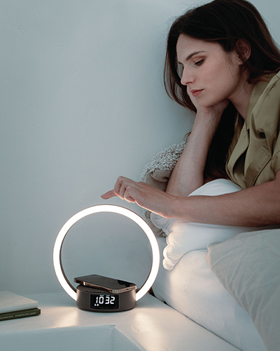 ceas pentru noptiera si lampa cu lumina